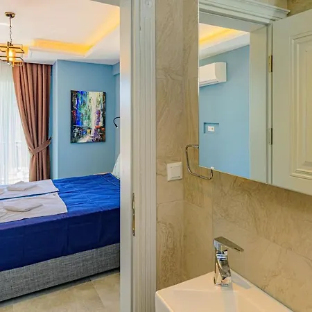 Soeguet 3 - 4 Bedroom With Jacuzzi In Villa Fethiye