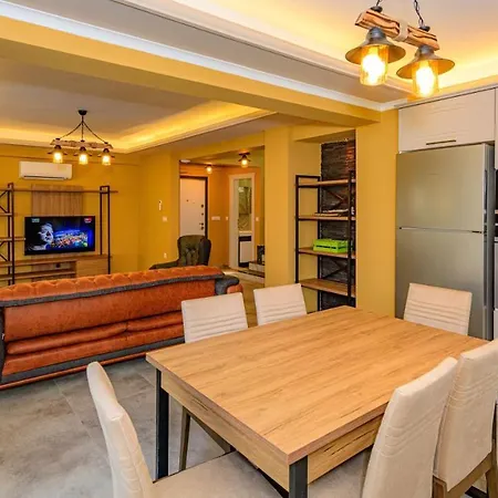 Soeguet 3 - 4 Bedroom With Jacuzzi In Vilă *